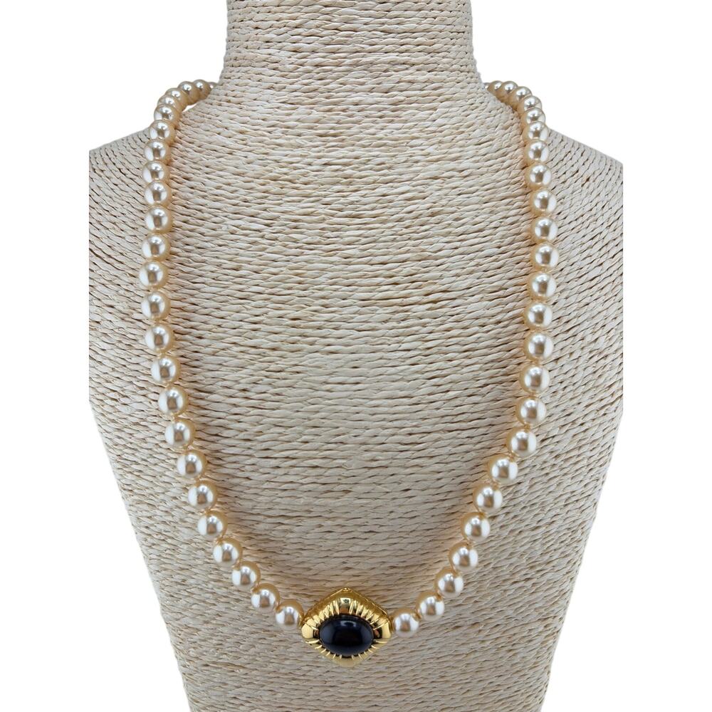 Vintage Style Faux Pearl and Teardrop Pendant Necklace